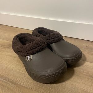 Lined crocs size 4M/6W